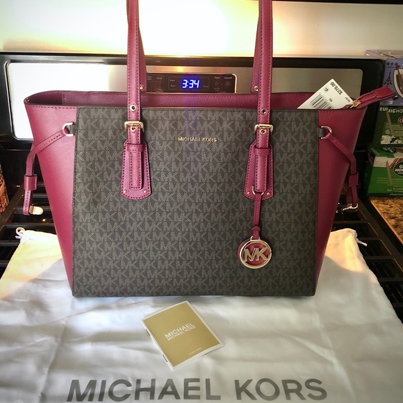 MK Bundle 🎁🎄 - Picture 3 of 5